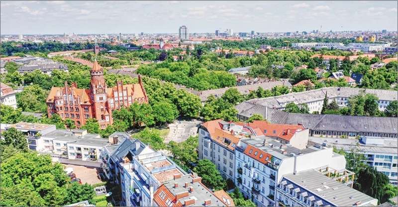 5.860,- pro QM- STILVOLLE ALTBAU-WOHNUNG -2 Balkone- dicht Roseneck, Berlin – Bild 4