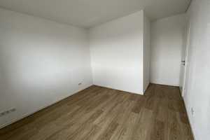 4 Zimmer mit Balkon - keine WBS Vermietung – Cecilienstraße 189, 12683 Berlin – Vorschaubild 9