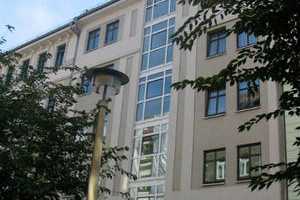 Schöne 2 Zi-Wohnung, Einbauküche, Laminat und Wanne im Charlottenviertel – Parkstraße 21, 6108 Halle (Saale) – Vorschaubild 1