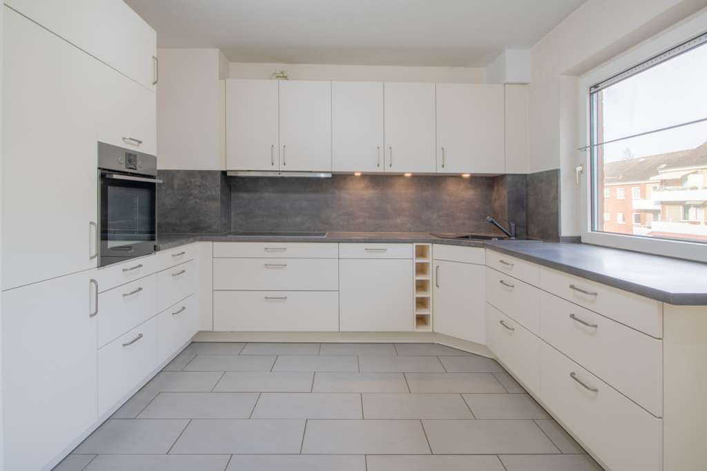 Immobilie in Geesthacht - Geesthacht Oberstadt: Schöne 3-Zimmer-Wohnung mit Kamin und Balkon! - Bild 2