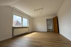 Helle 2-Zimmer DG-Wohnung mit neuer Einbauküche und Tageslichtbad – Friedrich-Münch-Straße 45, 75417 Mühlacker – Vorschaubild 4