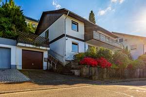 Einfamilienhaus in ruhiger Wohnlage mit Garten, Balkon, Terrasse und schöner Aussicht – Die vollständige Adresse der Immobilie erhältst du vom Anbieter., 77886 Lauf – Vorschaubild 4