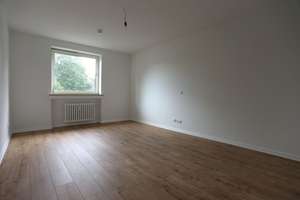 VOLLSTÄNDIG RENOVIERTE 3 ZIMMER WOHNUNG IN VENNHAUSEN MIT GROßEM BALKON UND NEUEM LAMINAT – Vennhauser Allee 186, 40627 Vennhausen, Düsseldorf – Vorschaubild 13