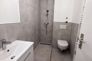 Exklusiver Erstbezug in Top-Lage: Sanierte 3-Zimmer-Wohnung mit Echtholz-Parkett & 2 Balkonen – Brahmsweg 33a, 70195 Botnang-Ost, Stuttgart – Vorschaubild 4