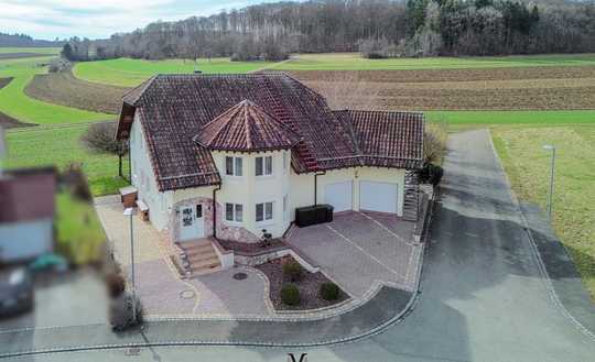 Großes Familienhaus mit Premium-Ausstattung und Vermietungsoption