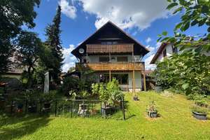 Bezugsfrei! Große 3-Zi.-DG-Whg. mit Südbalkon, Kachelofen und eigenem Gartenanteil, inkl. Garage – Die vollständige Adresse der Immobilie erhältst du vom Anbieter., 81739 Waldperlach, München – Vorschaubild 1