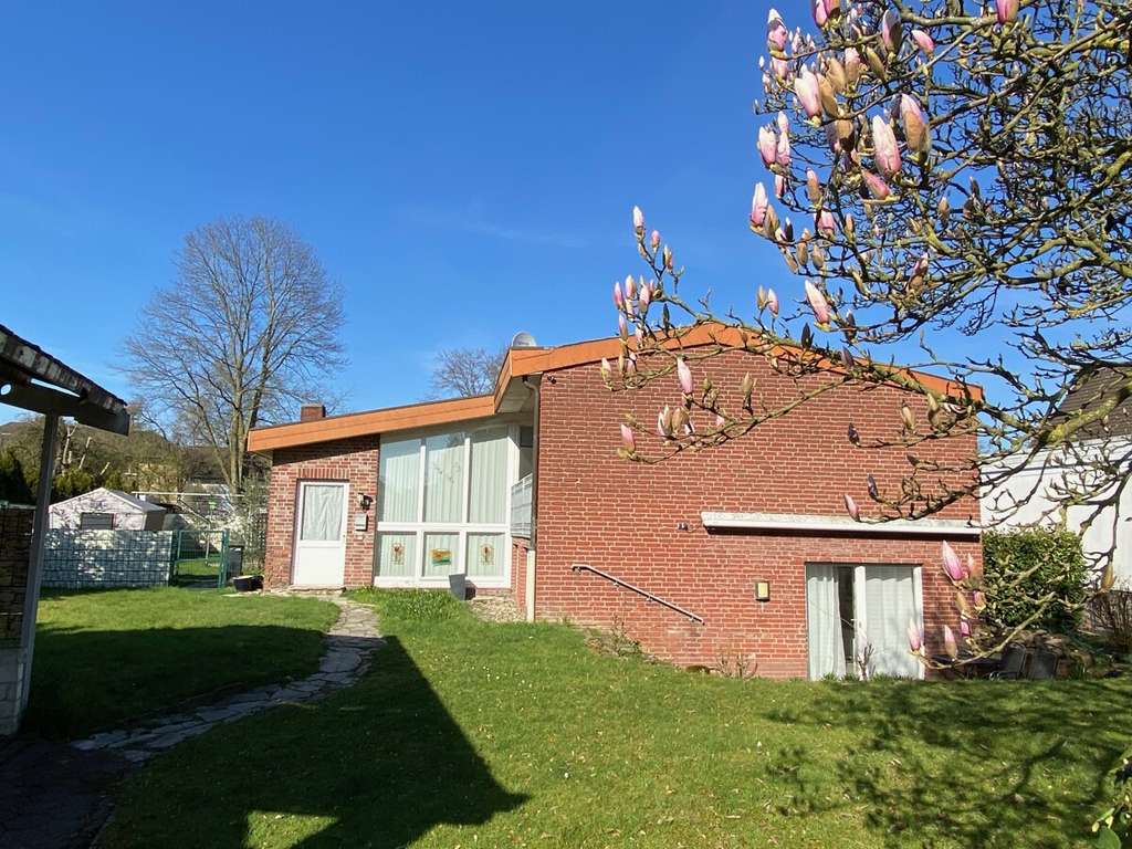 Immobilie in Ochtrup - Architektenhaus in Traumlage! - Bild 0