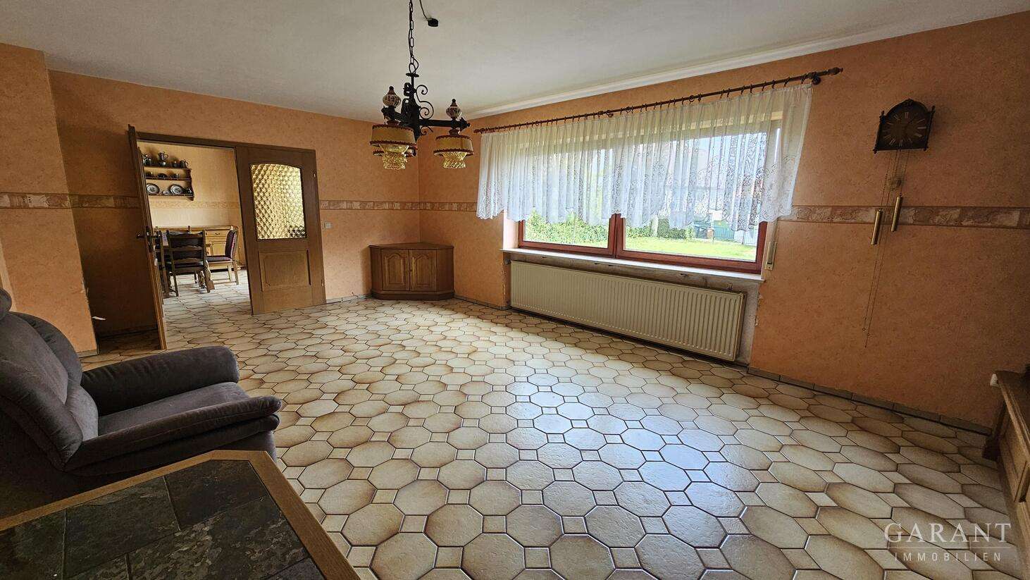 Immobilie in Ichenhausen - Charmantes Einfamilienhaus mit großem Garten und viel Platz zum Wohlfühlen - Bild 8