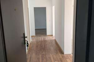 ab  sofort: teilrenovierte, helle, gut geschnittene 3ZKB Wohnung mit Balkon & Keller (Whg 11) – Wittgensteiner Str. 102, 57072 Bürbach, Siegen – Vorschaubild 3