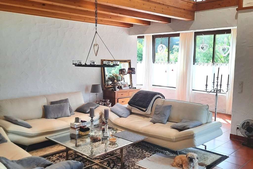 Immobilie in Leimbach - Effizient & nachhaltig: Wohnhaus mit Galerie, neuer Wärmepumpe und Gartenidylle - Bild 3