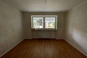 Großzügige 4-Zimmer-Wohnung in ruhiger Lage mit Aufzug im Haus – Friedrich-Bauer-Str. 14, 91058 Forschungszentrum, Erlangen – Vorschaubild 2