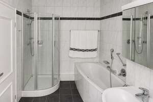 Obermenzing am Nymphenburger Kanal - freie 3-Zimmer-Wohnung im 1. OG mit TG-Stellplatz Baujahr: 2003 – Marsopstraße 2b, 81245 Obermenzing, München – Vorschaubild 5