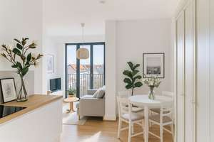 SCHÖNEBERG / KREUZBERG: BESTE LAGE: ERSTBEZUG im LUXUS Neubau: 2-Zimmer-DACHGESCHOSS + Balkon