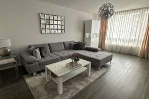 Helle 2-Zimmer-Wohnung mit ca. 72 m², Einbauküche, Wintergarten/Balkon & Garagenstellplatz 
