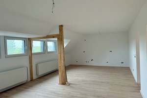 Wohnen im kernsanierten KFW 70 Haus : 2,5-Zimmer-Dachgeschosswohnung in Köln-Dellbrück – Hagedornstraße 22, 51069 Dellbrück, Köln – Vorschaubild 2