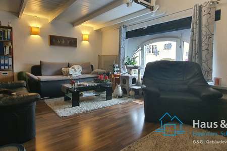 *** charmante 2-Zimmer-Wohnung mit Empore ***