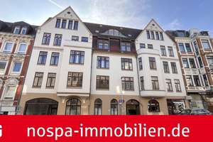 Innenstadtnahes Zinshaus! Solide Investition – Stilvolles Mehrfamilienhaus mit 10 WEH und einer GWE – Die vollständige Adresse der Immobilie erhältst du vom Anbieter., 24937 Exe, Flensburg – Vorschaubild 1