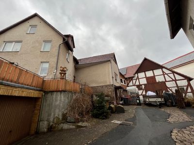 Einfamilienhaus mit Nebengebäude