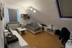 Von Privat: 2-Zimmer-Wohnung DG mit EBK und Stellplatz in Wiesbaden-Bierstadt – Am Wolfsfeld 28, 65191 Bierstadt, Wiesbaden – Vorschaubild 2