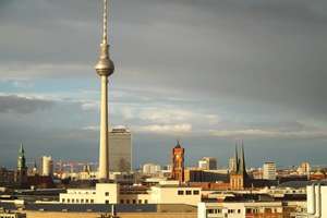 Zentrale City-Wohnung mit Komfort & Kapitalpotenzial–4 Zimmer,2 Loggien, Concierge,Panoramablick,Top – Die vollständige Adresse der Immobilie erhältst du vom Anbieter., 10117 Mitte (Ortsteil), Berlin – Vorschaubild 2