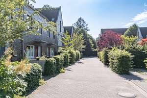Geräumiges Townhouse mit 6 Zimmer und ausgebautem Dachgeschoss in familienfreundlicher Wohnlage – Die vollständige Adresse der Immobilie erhältst du vom Anbieter., 22397 Duvenstedt, Hamburg – Vorschaubild 2