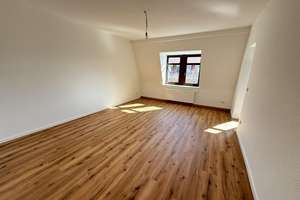 Lichtdurchflutete 3-Zimmer-Mansardwohnung im denkmalgeschützten Altbau - frisch saniert mit 69 m²