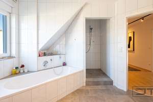 Bindlacher Bestlage mit einzigartigem Fernblick: Stilvoll modernisiertes 2001er EFH mit ELW & Pool! – Die vollständige Adresse der Immobilie erhältst du vom Anbieter., 95463 Bindlach – Vorschaubild 27