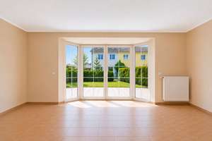 FAMILIENFREUNDLICHES REIHENENDHAUS MIT VIER ZIMMERN, SONNIGEM GARTEN UND AUSGEBAUTEM DACHGESCHOSS – Die vollständige Adresse der Immobilie erhältst du vom Anbieter., 10365 Lichtenberg (Ortsteil), Berlin – Vorschaubild 3