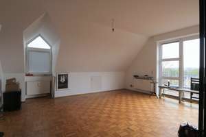 Senioren Aufgepasst !
Gemütliche 2 Zimmer-Wohnung mit Balkon.