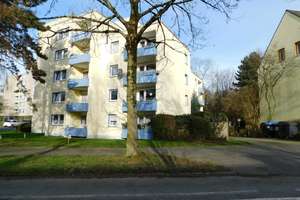 Mit Aufzug und Balkon, ideal im Alter ! Einzugsbereit neu renoviert für Sie! – Theoderichstr. 12, 44803 Altenbochum, Bochum – Vorschaubild 2