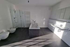 ***Elegante 3-Zi.-Penthouse-Whg. mit 90 qm großer Dachterrasse, 2 TG-Stellplätzen und EBK*** – 70374 Muckensturm, Stuttgart – Vorschaubild 9