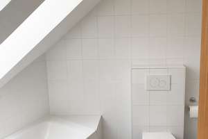 Sanierte Dachgeschoss-Wohnung zu vermieten | 2-Zimmer-Wohnung (70m²) – Blumenthalstr. 2-4, 90429 Himpfelshof, Nürnberg – Vorschaubild 6