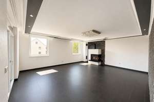 Stilvolle Maisonettewohnung mit Kamin, großem Balkon und Stellplatz in Köln-Sürth – Die vollständige Adresse der Immobilie erhältst du vom Anbieter., 50999 Sürth, Köln – Vorschaubild 2