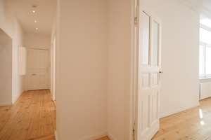 Bezugsfreie 4-Zimmer-Altbauwohnung in Charlottenburg – Die vollständige Adresse der Immobilie erhältst du vom Anbieter., 10627 Charlottenburg, Berlin – Vorschaubild 3