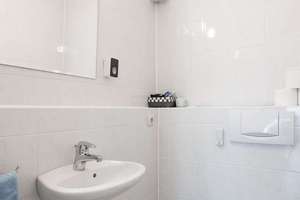 Lichtdurchflutete 4-Zimmer-DG-Wohnung mit Süd-Dachterrasse und neuer Hybrid-Wärmepumpenheizung – Die vollständige Adresse der Immobilie erhältst du vom Anbieter., 81475 Fürstenried-West, München – Vorschaubild 8