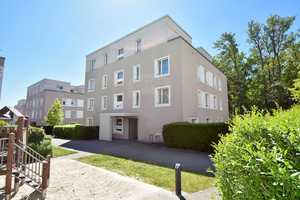 Moderne 4-Zimmer-Wohnung mit überdachtem Balkon in ruhiger Lage am Urselbach
