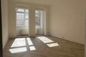 Lichtdurchflutete Altbauwohnung mit klassischem Berliner Charme