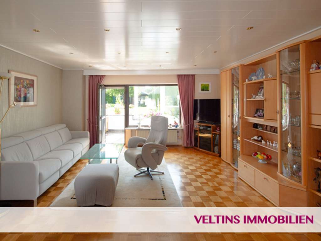 Immobilie in Usingen - Usingen: Attraktives Haus für Großfamilien oder Mehrgenerationen mit großem, schön angelegten Garten - Bild 3