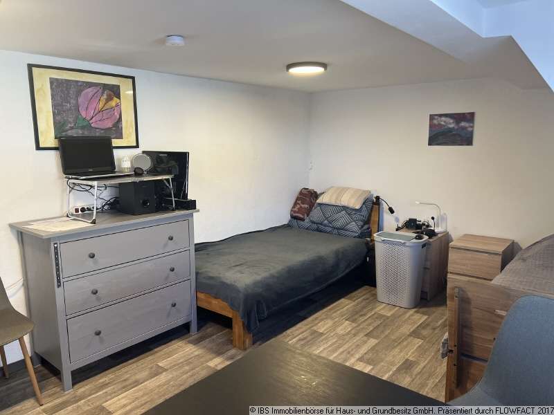 Immobilie in Schrozberg - Gepflegtes Wohnhaus mit 3 gemütlichesn Wohnungen, 2 Garagen und großem Garten - Bild 8