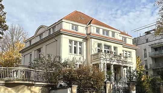 Bild von MHI - "Altbauperle" in Wiesbadener Spitzenlage! Repräsentative Altbauvilla mit 3 großen Wohnungen