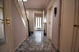 Familienglück am Rhein: Charmanter Altbau mit großem Garten, Keller, 2 Garagen und Dachterrasse – Die vollständige Adresse der Immobilie erhältst du vom Anbieter., 53225 Beuel-Mitte, Bonn – Vorschaubild 4