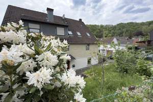 Charmantes Einfamilienhaus mit Atelier & Entwicklungspotenzial – 45 km von Köln, mitten im Grünen