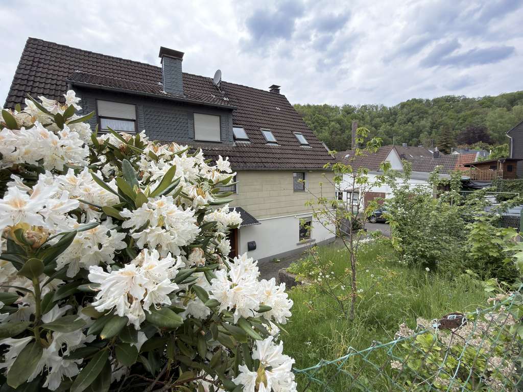 Immobilie in Engelskirchen - Charmantes Einfamilienhaus mit Atelier & Entwicklungspotenzial – 45 km von Köln, mitten im Grünen - Bild 0
