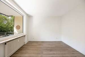 Großzügige, sanierte 3,5-Wohnung mit Loggia in zentraler Lage von Düsseldorf-Oberkassel! – Die vollständige Adresse der Immobilie erhältst du vom Anbieter., 40545 Oberkassel, Düsseldorf – Vorschaubild 6
