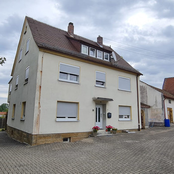 Zweifamilienhaus mit Scheunen und Garage auch als Kapitalanlage geeignet