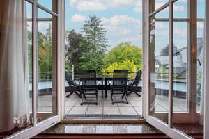 RESERVIERT! Wohnen mit Grandezza: Dachgeschossjuwel mit 3,90 m Deckenhöhe und Blick ins Grüne – Die vollständige Adresse der Immobilie erhältst du vom Anbieter., 81545 Harlaching, München – Vorschaubild 4