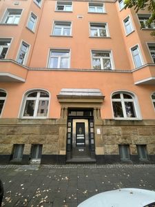 Charmante Altbauwohnung mit großem Balkon im sanierten Jugendstilhaus