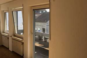 Renovierte 4-Zimmer-Wohnung mit Balkon in Bottrop – Ortbergstr. 1, 46236 Stadtmitte, Bottrop – Vorschaubild 3