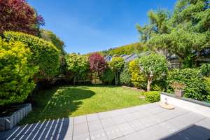 Sehr gepflegte, ruhig gelegene DHH mit Garage, Garten, Kamin und viel Platz für die ganze Familie