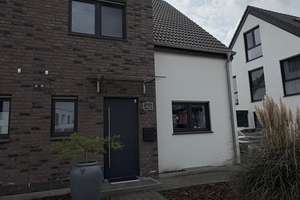Neuwertige Doppelhaushälfte mit geh. Innenausstattung und EBK in Duisburg Baerl – Die vollständige Adresse der Immobilie erhältst du vom Anbieter., 47199 Baerl, Duisburg – Vorschaubild 2